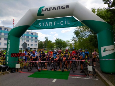 Velká cena Lafarge - mezi 70 závodníky na elitní trati bylo jen 6 žen, celkem dorazilo 168 cyklistů