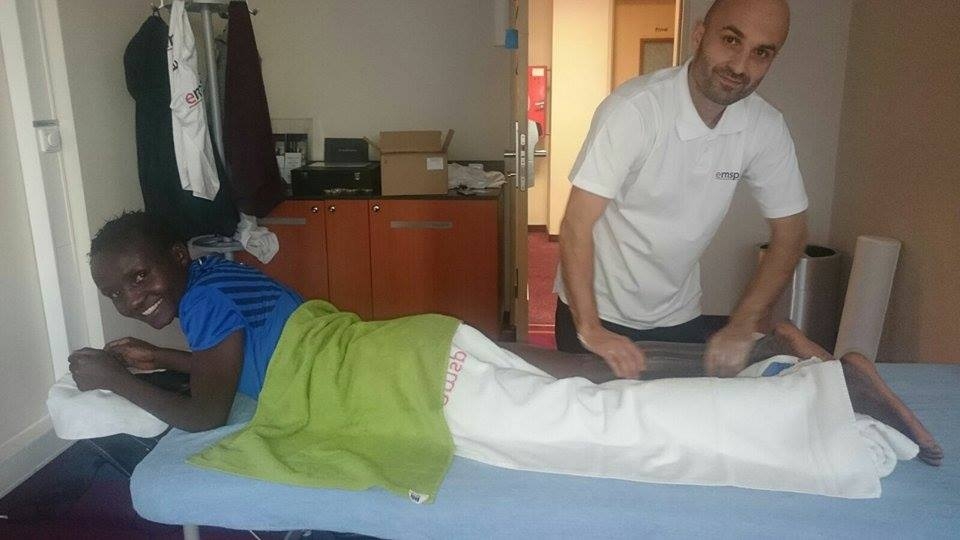 Dnešní pražský půlmaraton z dílny RunCzechu byla pohádka, Pepa Procházka byl u toho a doběhl druhý v kategorii!