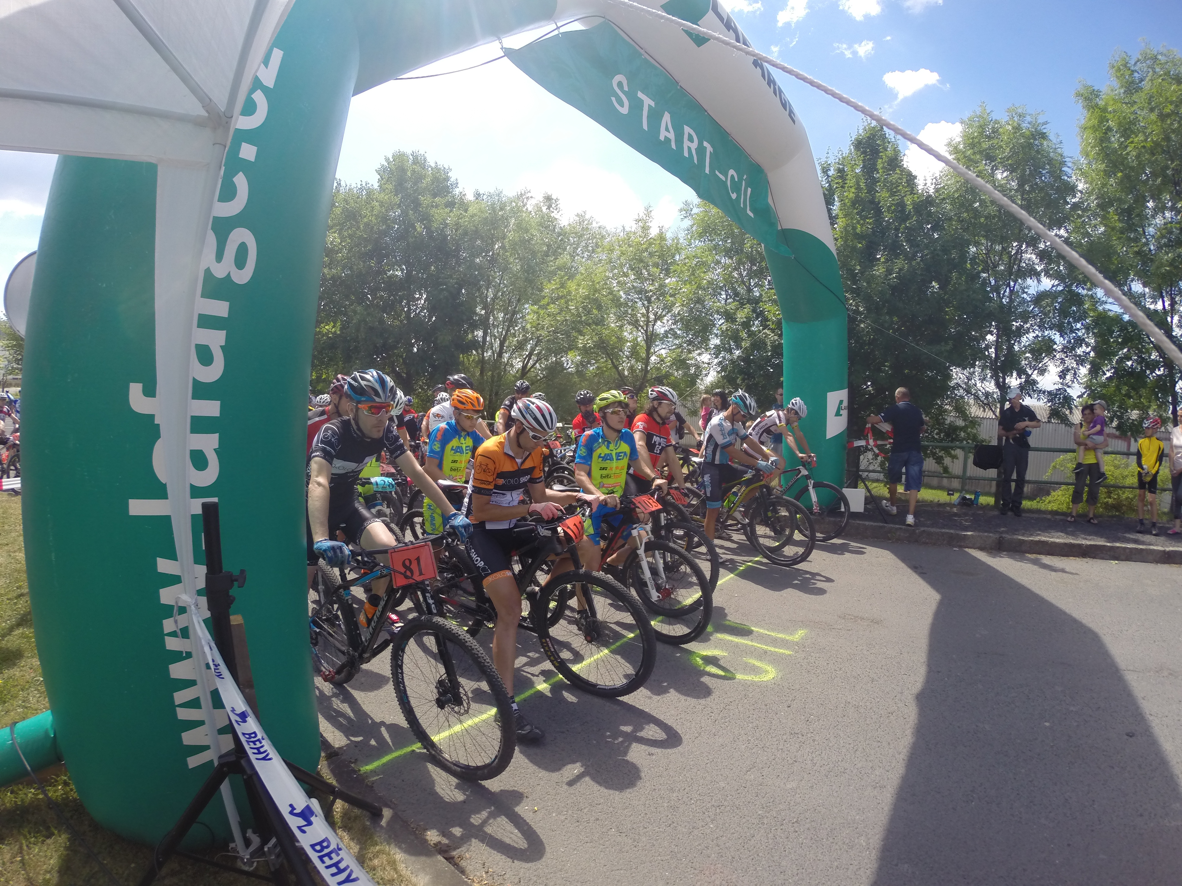 Velká cena Lafarge - Cmunt zářil na trati i na stupních vítězů, v ženách nejlepší Vápeníková