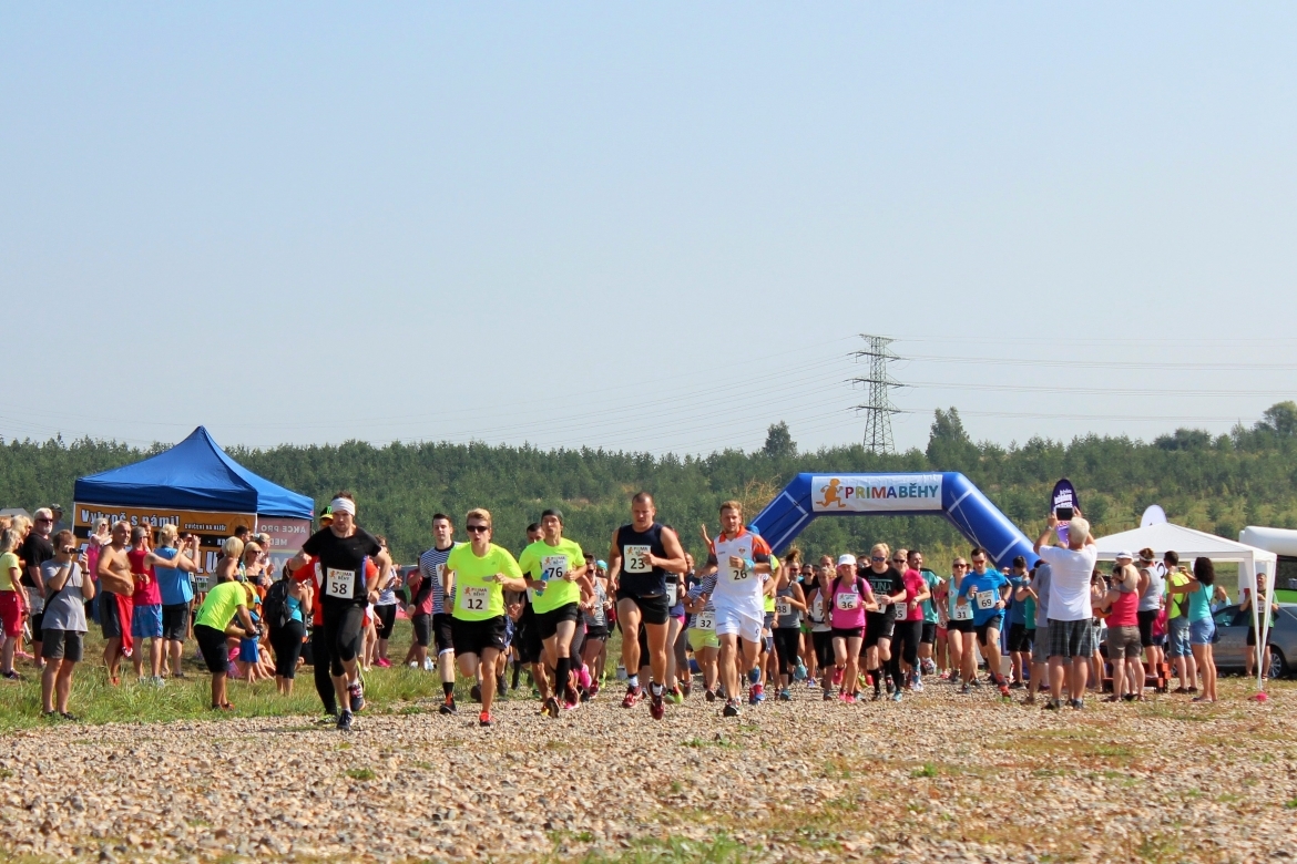V tomhle běhu dávají ženy mužům na frak! Na Běh upřímných srdcí je přihlášeno 88 žen a jen 41 mužů, přihlásit se můžete ještě na místě.