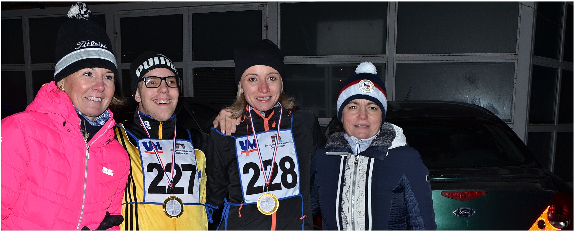 Pod novým mostem si všichni přáli veselé Vánoce