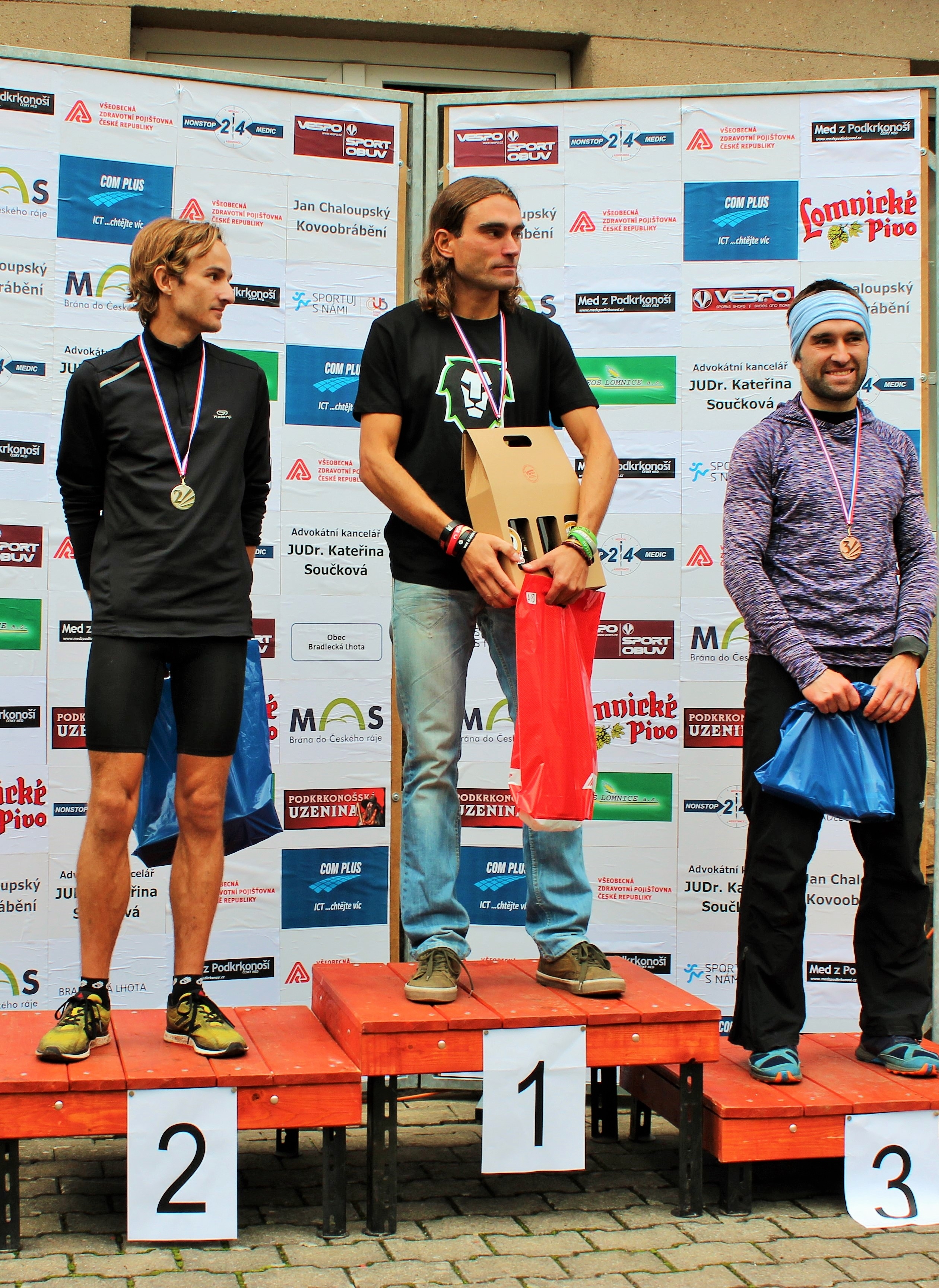 Při výběhu na 2HRADY to klouzalo, poprvé v historii nikdo nezdolal půlhodinovou hranici