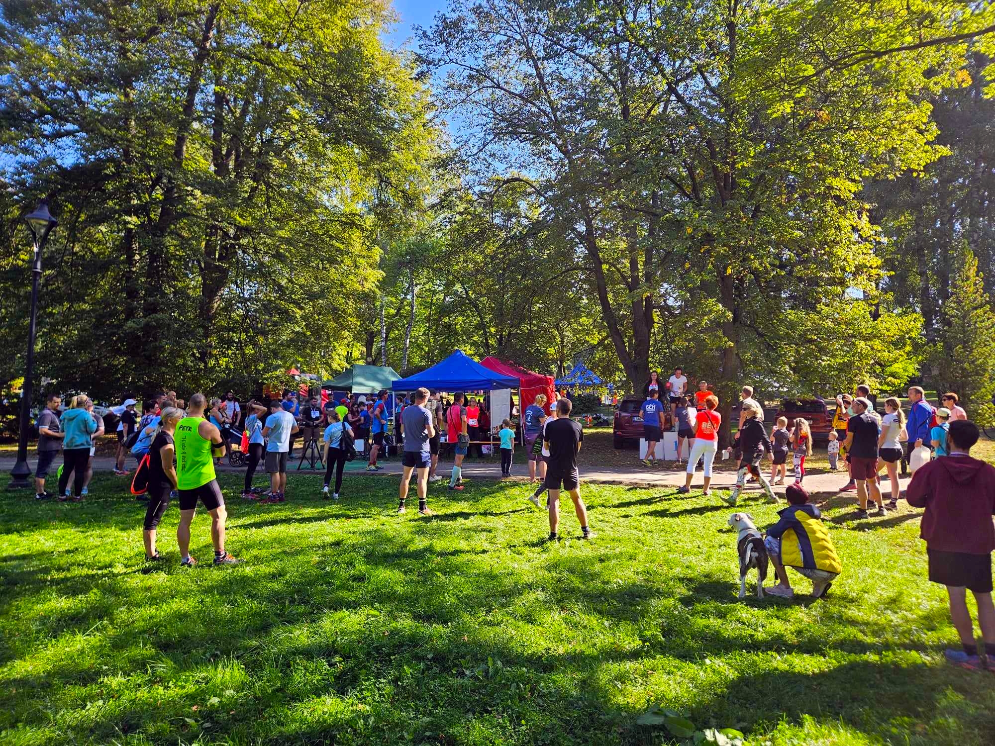 S Klokanem letos běželo přes sto dospěláků a dalších 60 účastníků na dětských bězích